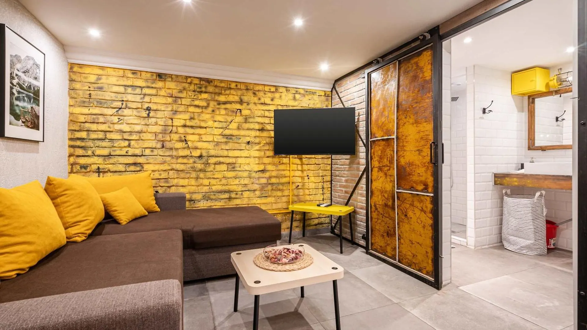 Yellow Compass Studio W40 Βουδαπέστη